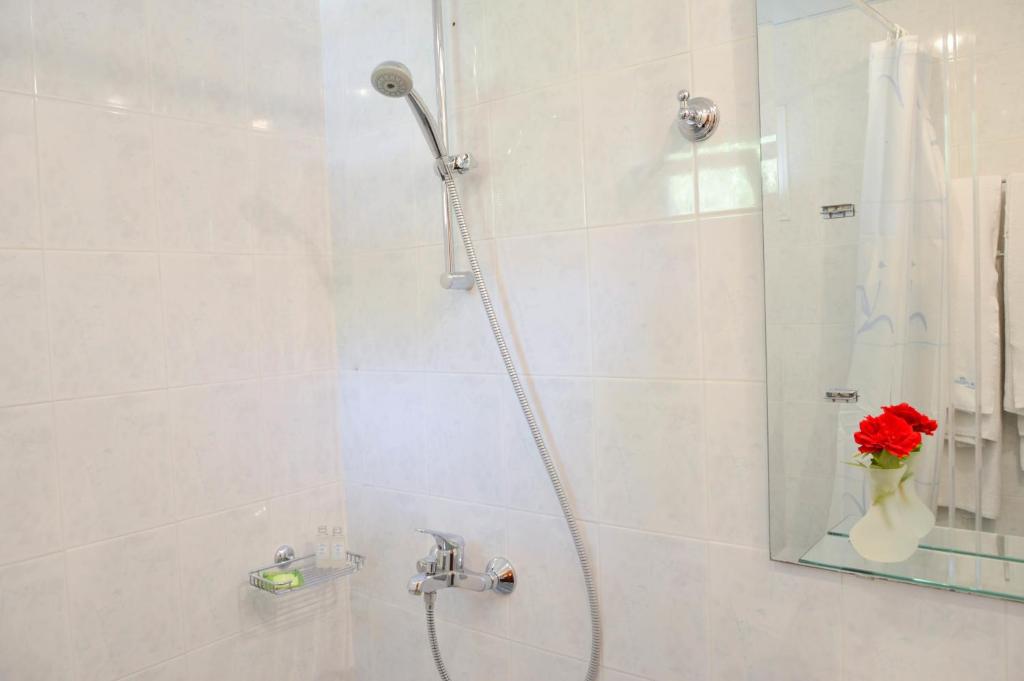 Two-Bedroom House with Free Aquapark Access