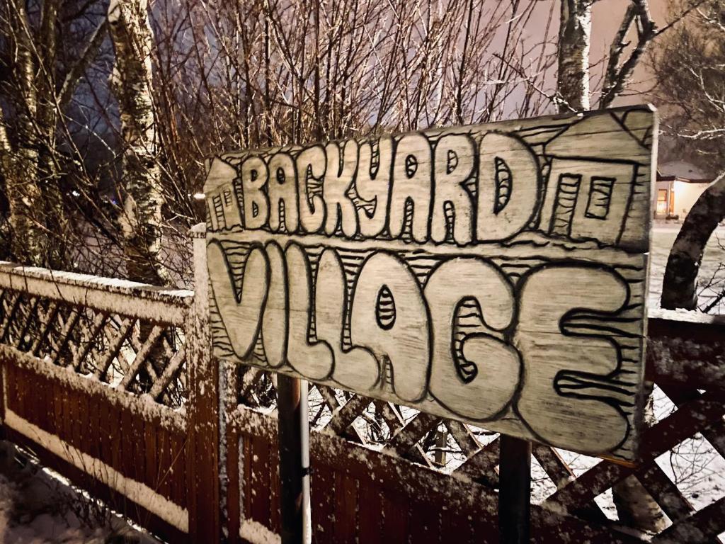 Certifikát, hodnocení, plakát nebo jiný dokument vystavený v ubytování Backyard Village