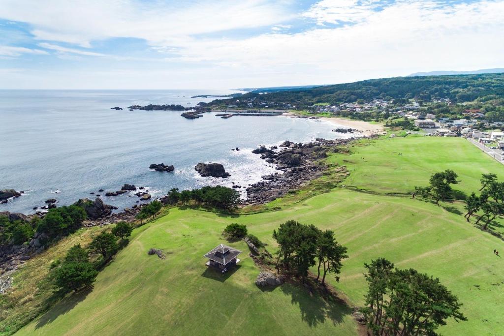 an aerial view of a golf course next to the ocean at Tanesashi Campsite- Camp - Vacation STAY 42216v in Hachinohe