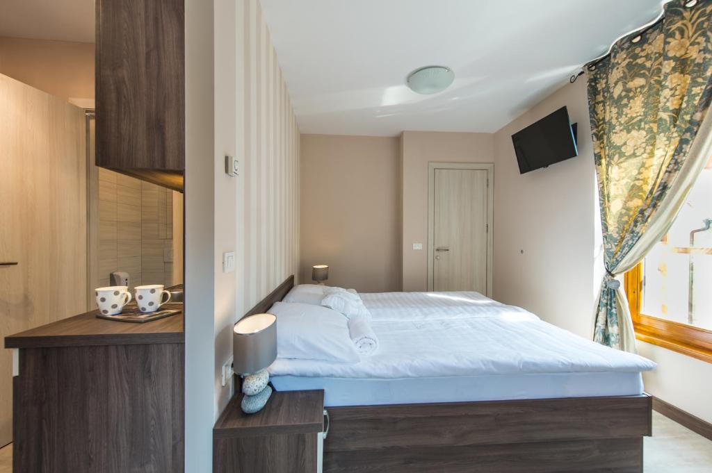 Postel nebo postele na pokoji v ubytování Hotel Pri mostu