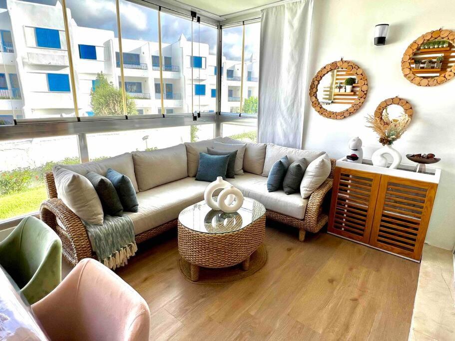 Posezení v ubytování Appartement pieds dans l’eau M’diq