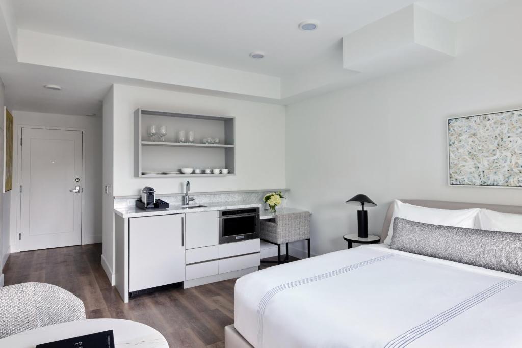 AKA West Palm - Reine Du Club Premium