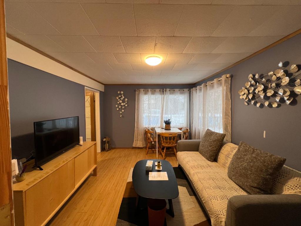 Home in Whitehorse Downtown, Whitehorse (updated prices 2024)