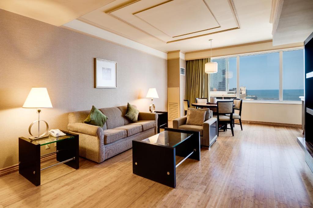 Showboat Hotel Atlantic City - Oceanfront Premium King Suite Met Balkon