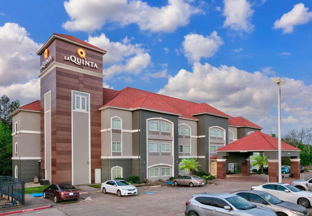 a hotel with cars parked in a parking lot at La Quinta by Wyndham Palestine in Palestine