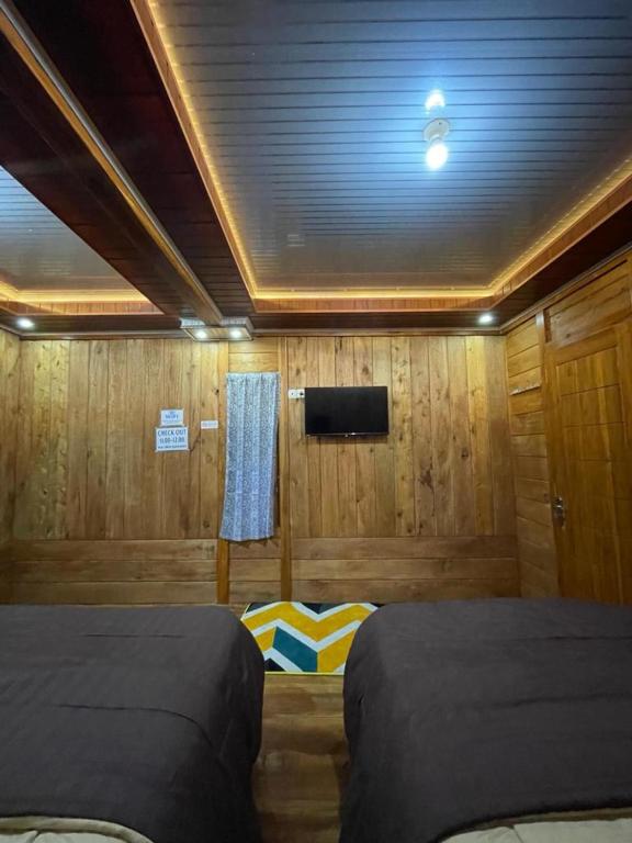 TV a/nebo společenská místnost v ubytování Golden Orchid Villa