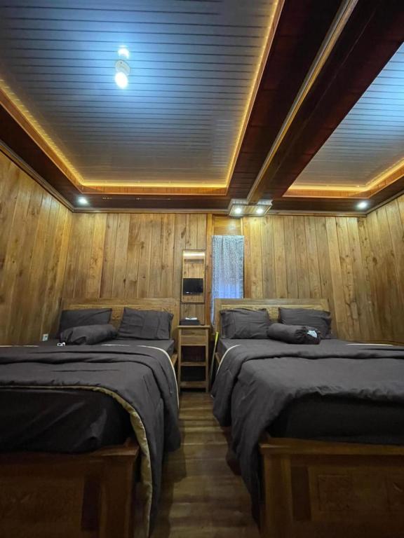Postel nebo postele na pokoji v ubytování Golden Orchid Villa