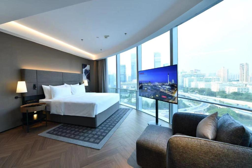 TV a/nebo společenská místnost v ubytování Intercity Hotel Futian Bin He Zhongzhou Bay