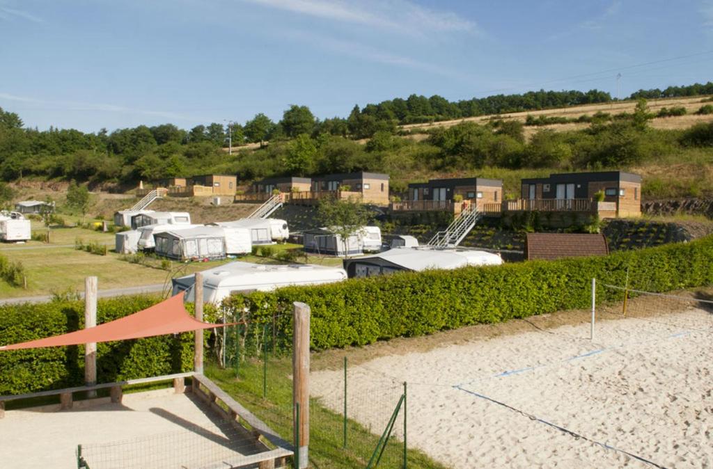 a view of a yard with houses in the background at Camping Kaul in Wiltz