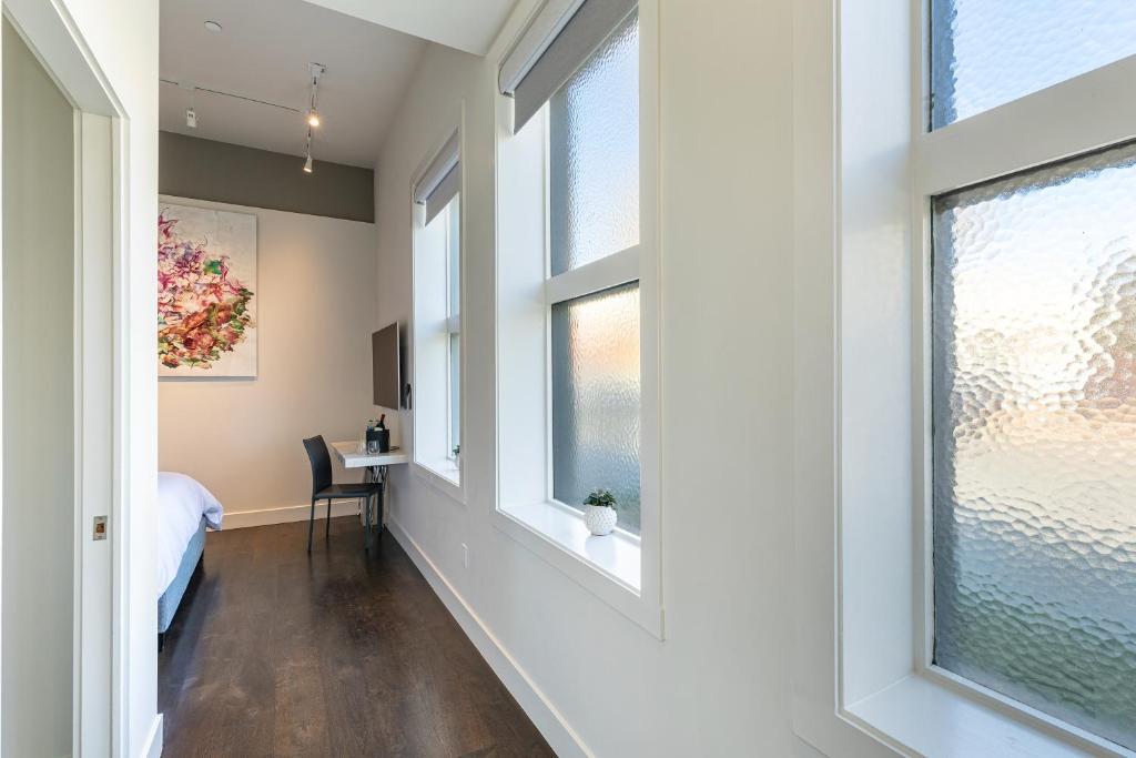 R Inn Napa - Courtyard Queen Room With Window