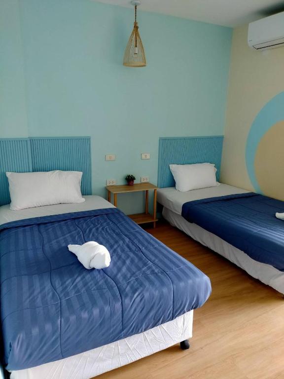 Postel nebo postele na pokoji v ubytování Castaway's 420