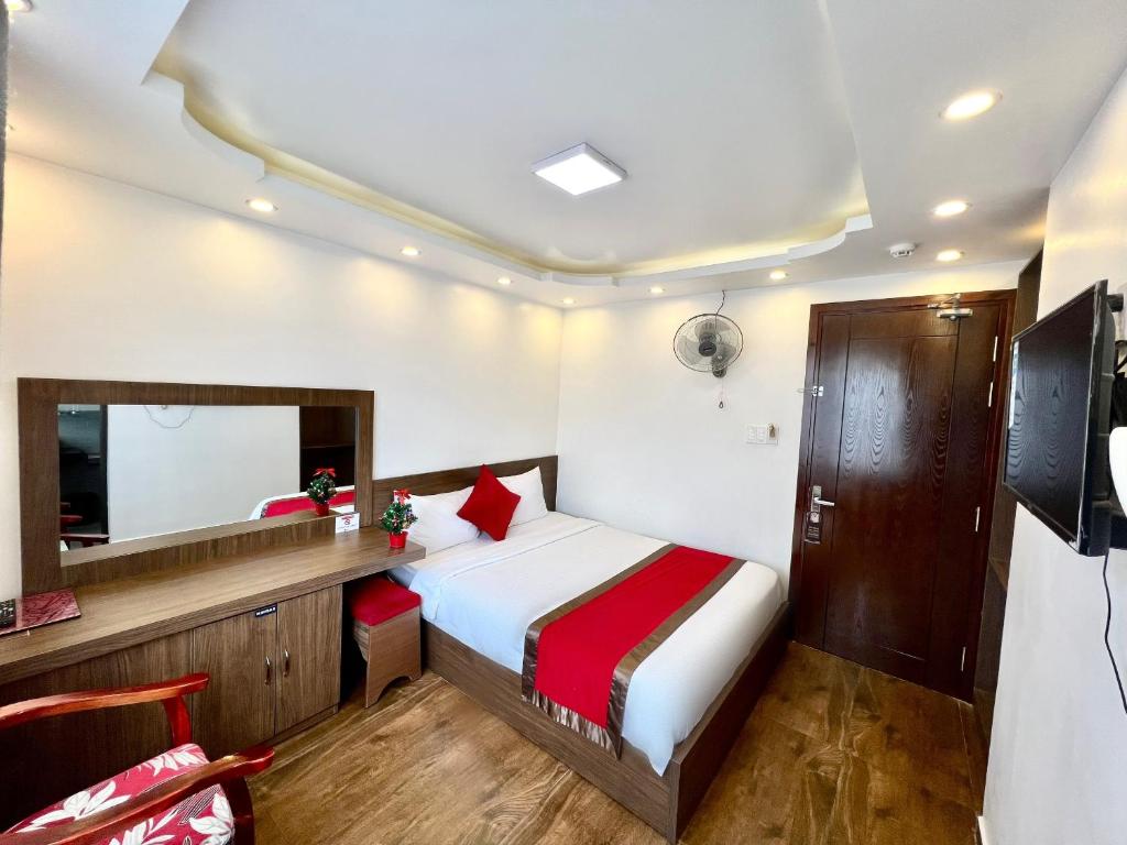 Postel nebo postele na pokoji v ubytování Le Tuan Minh Hotel