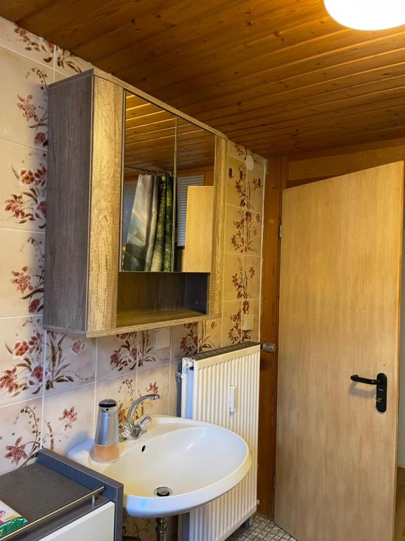 a bathroom with a sink and a cabinet at Familienhaus in Niedenstein