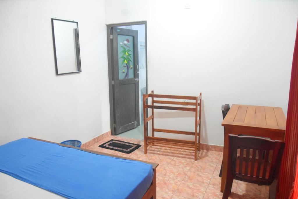 Postel nebo postele na pokoji v ubytování Queen Inn Anuradhapura