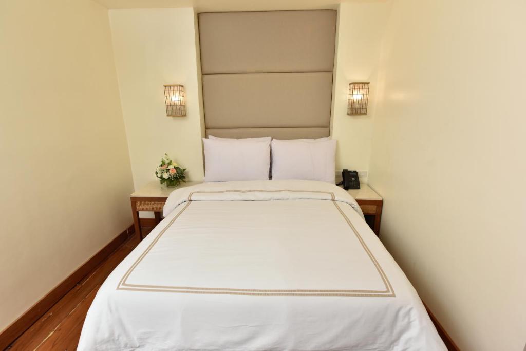 Kabayan Hotel Pasayにあるベッド