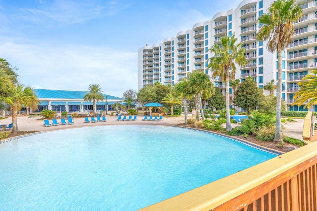 Der Swimmingpool an oder in der Nähe von Marvelous 9th Floor Condo Gulf, Pool &amp; Sunset View