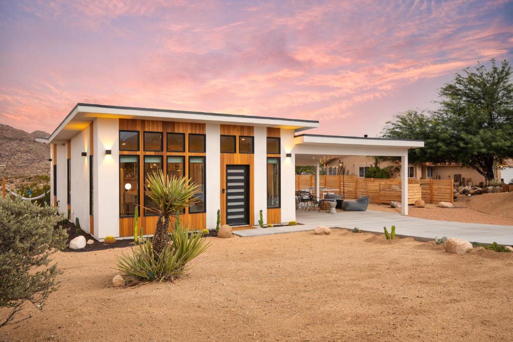 a house in the middle of a desert at Chicory by AvantStay Modern Desert Retreat w Hot Tub in Joshua Tree