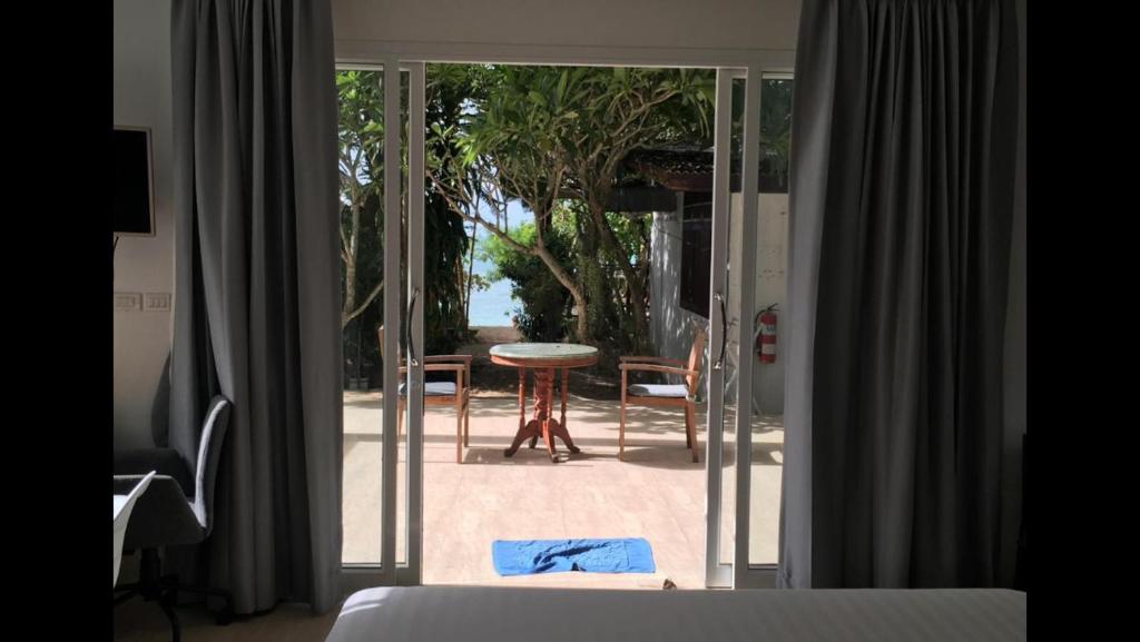 Bangpo Village Tiny Country Beach House - Deluxe Doppelzimmer Mit Balkon Und Meerblick