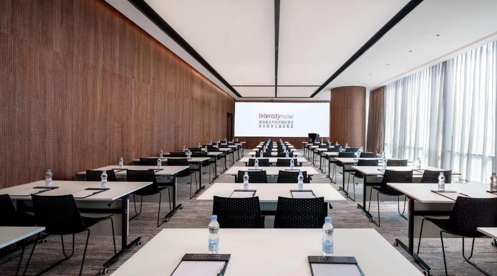 Konferenční prostory v ubytování Intercity Hotel Futian Bin He Zhongzhou Bay