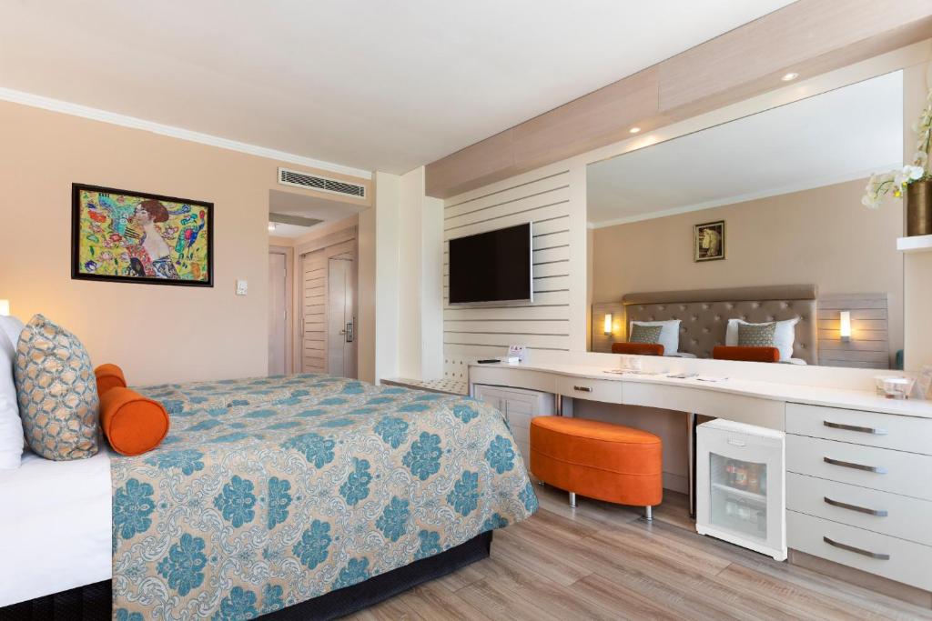 Postel nebo postele na pokoji v ubytování Orange County Kemer