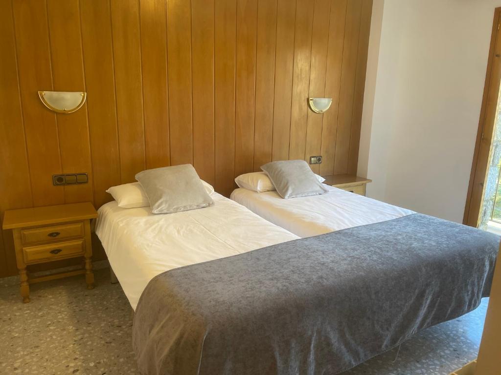 Postel nebo postele na pokoji v ubytování Hostal El Quintà