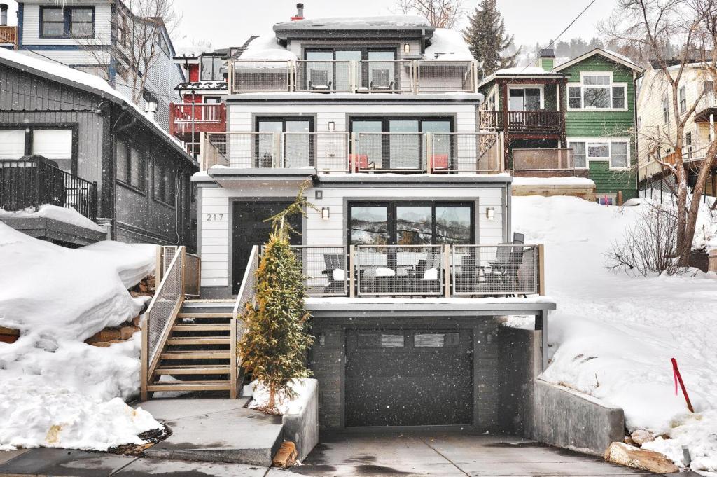 Pinetree by AvantStay Modern Park City Getaway w Patio Balcony
