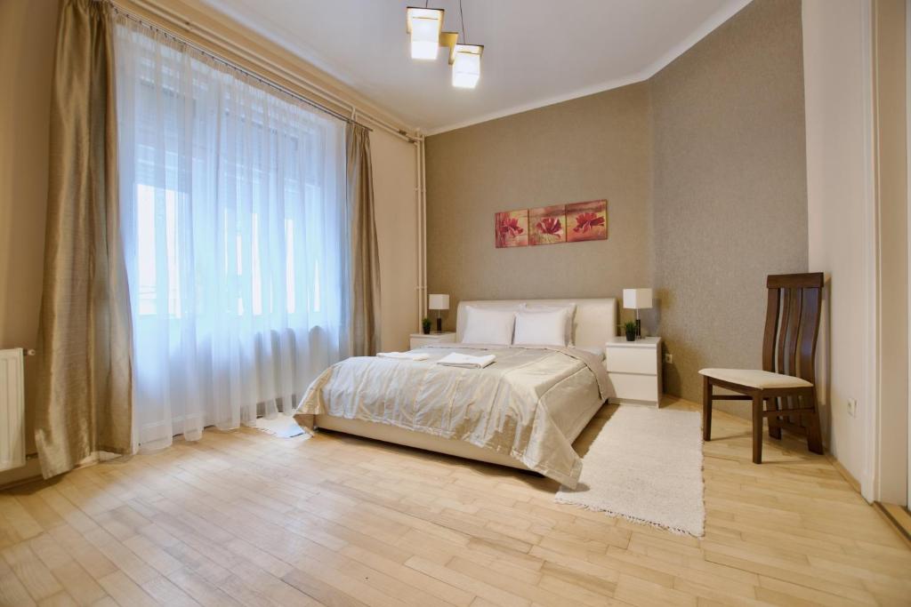 Standard Apartment by Hi5 - Dessewffy 2 bedroom 1066 Budapest, 30 Dessewffy utca kép - 1