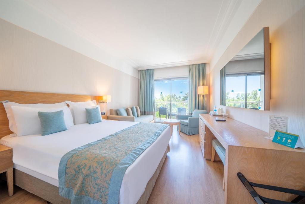 Turquoise Hotel - Deluxe Triple Room With Garden View