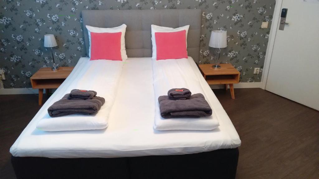 Postel nebo postele na pokoji v ubytování Hotel Charlotte / Stella