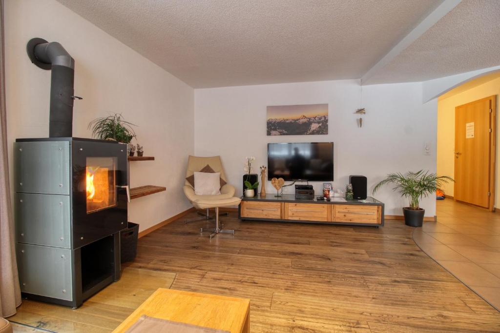 TV a/nebo společenská místnost v ubytování Matterhorngruss Apartments
