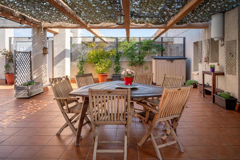 Αίθριο ή υπαίθριος χώρος στο AT018 Atico con piscina, airco, a 5min de la playa