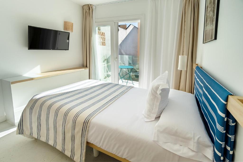 Postel nebo postele na pokoji v ubytování HOTEL BINI