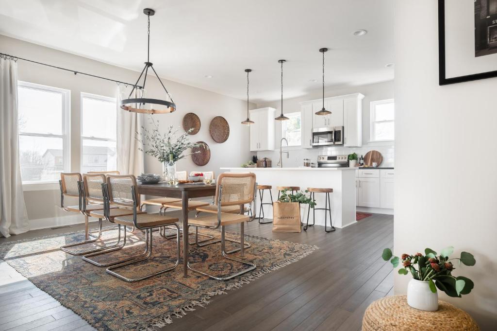 Urban by AvantStay Elegant East Nashville Condo Hip Trendy Area