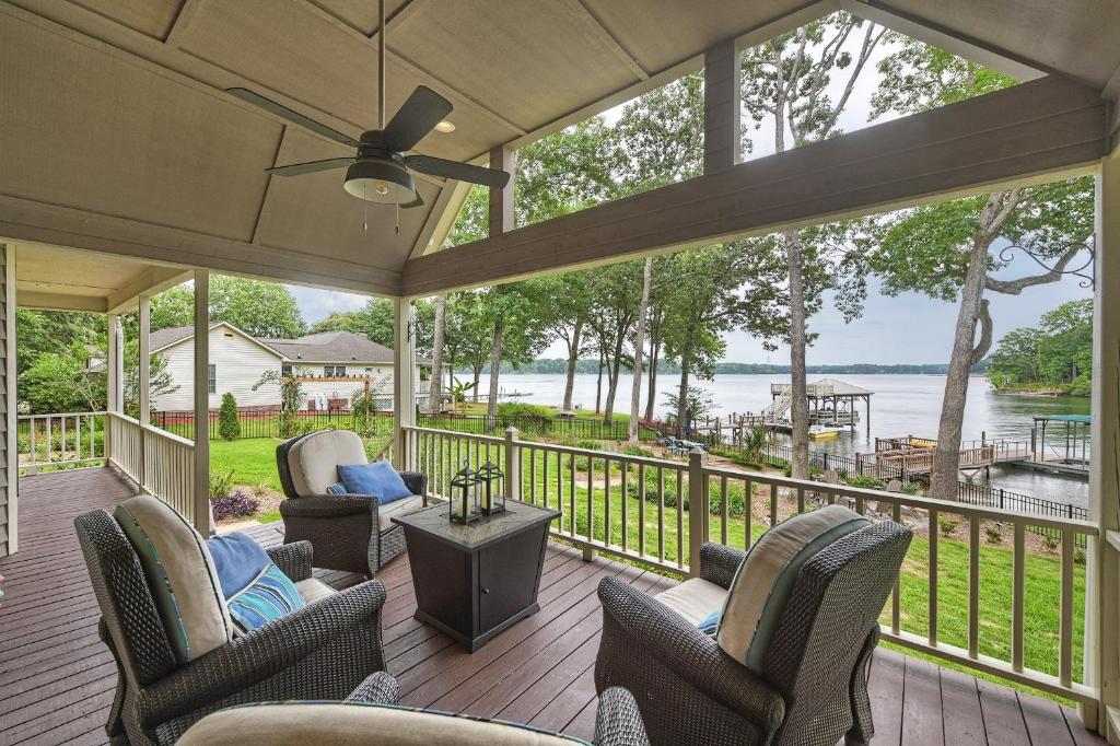 a screened porch with chairs and a view of the water at A Frame of Mind by AvantStay Private Dock View in Lake Norman of Catawba
