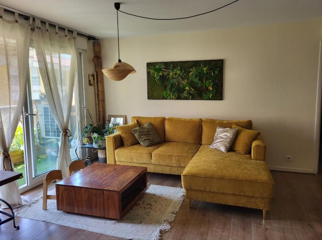 a living room with a couch and a coffee table at Une invitation à la détente in Nice