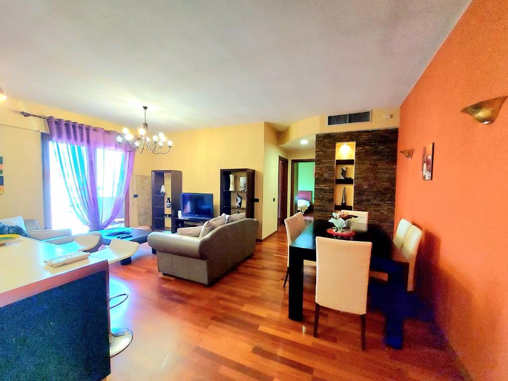 Center EasyStay Penthouse Apartments - Image 5