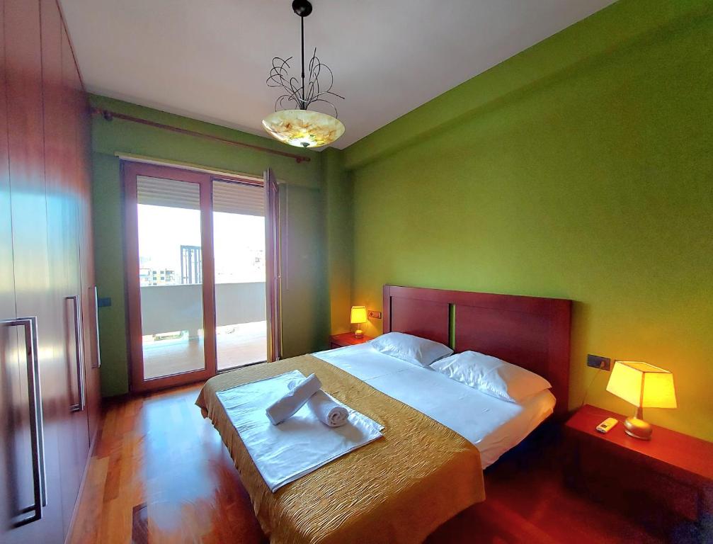 Center EasyStay Penthouse Apartments - Image 2