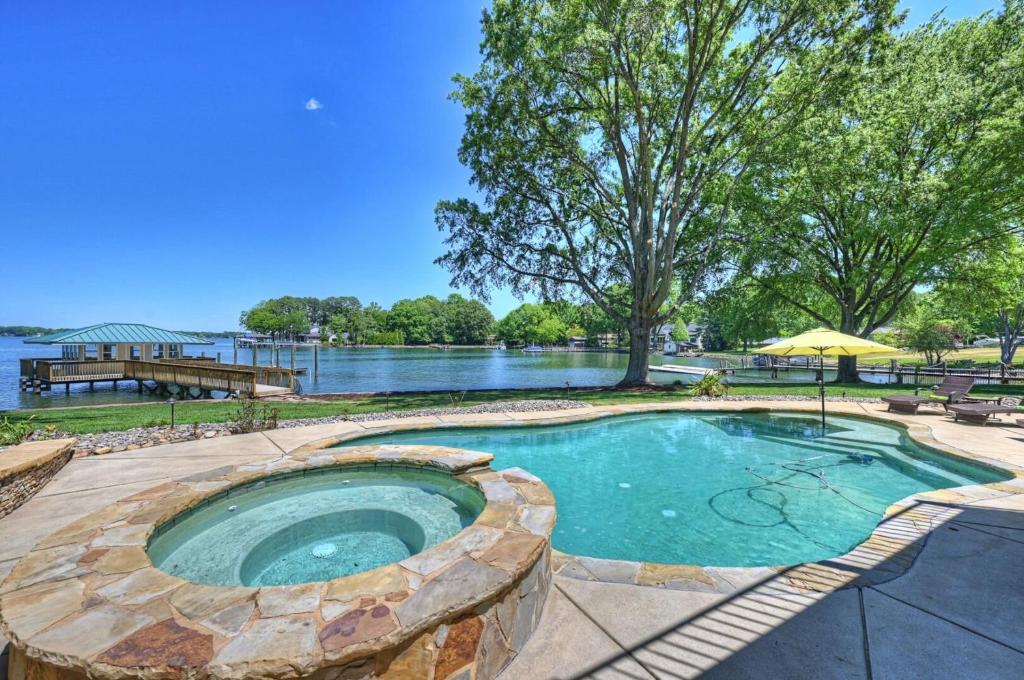 Water Water Everywhere by AvantStay Pool Dock, Mooresville (updated