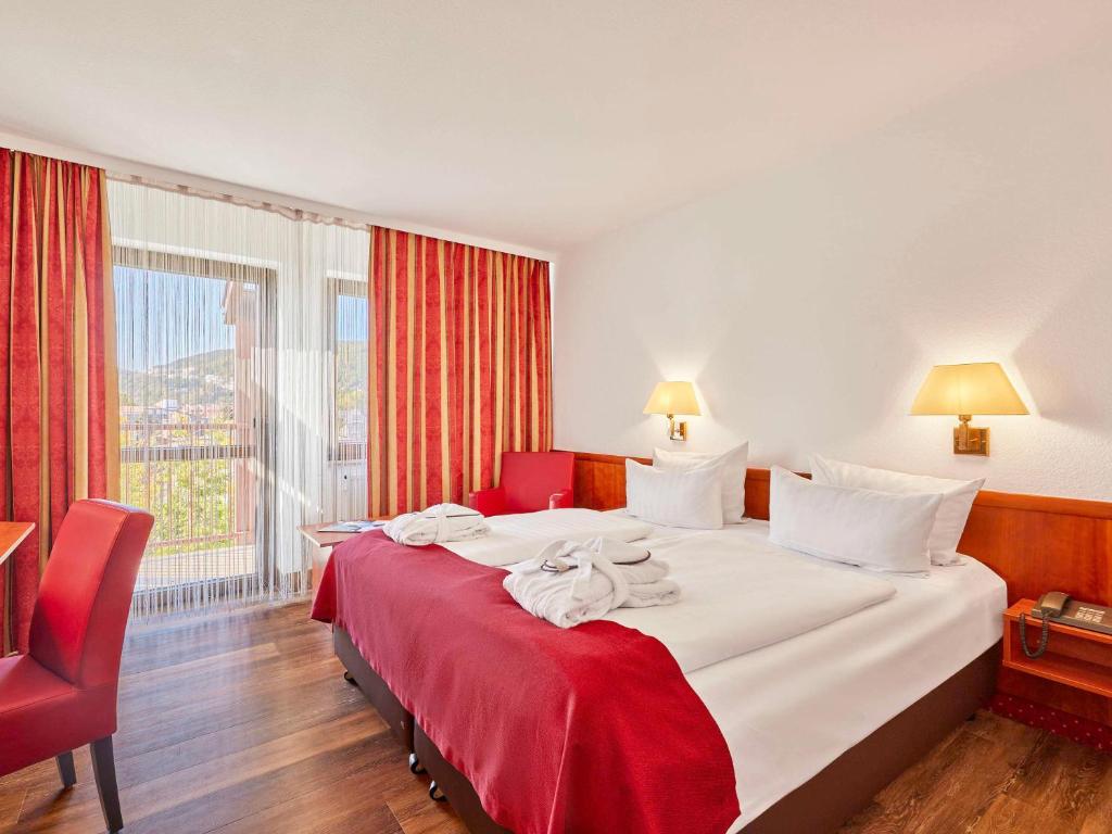Postel nebo postele na pokoji v ubytování Mercure Hotel Bad Duerkheim An Den Salinen