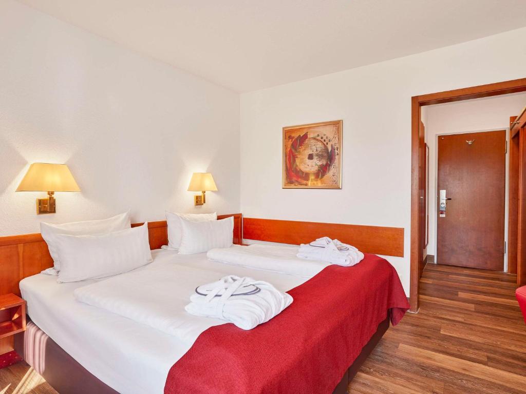 Postel nebo postele na pokoji v ubytování Mercure Hotel Bad Duerkheim An Den Salinen