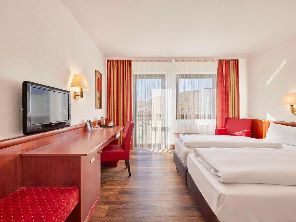 Postel nebo postele na pokoji v ubytování Mercure Hotel Bad Duerkheim An Den Salinen