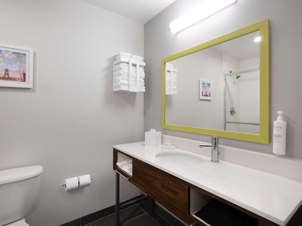 Hampton Inn Deerfield Beach photo
