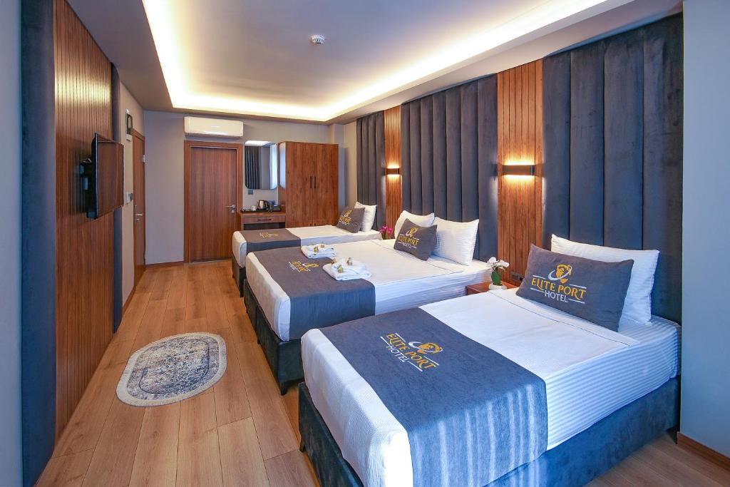 Giường trong phòng chung tại Elite Port Hotel