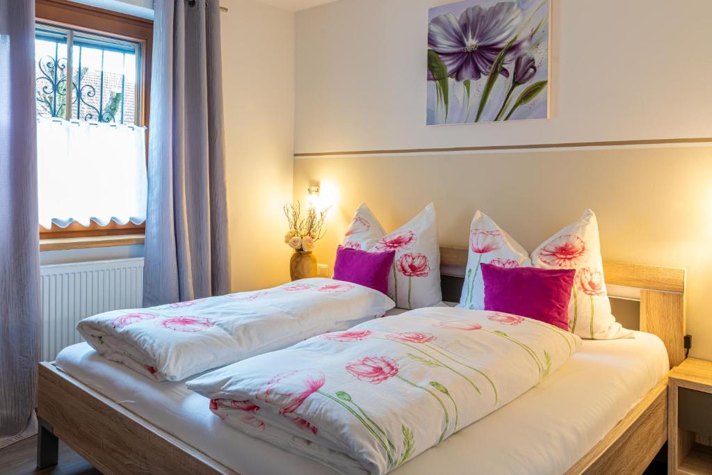 Postel nebo postele na pokoji v ubytování Haus Sonnengarten-Lienz