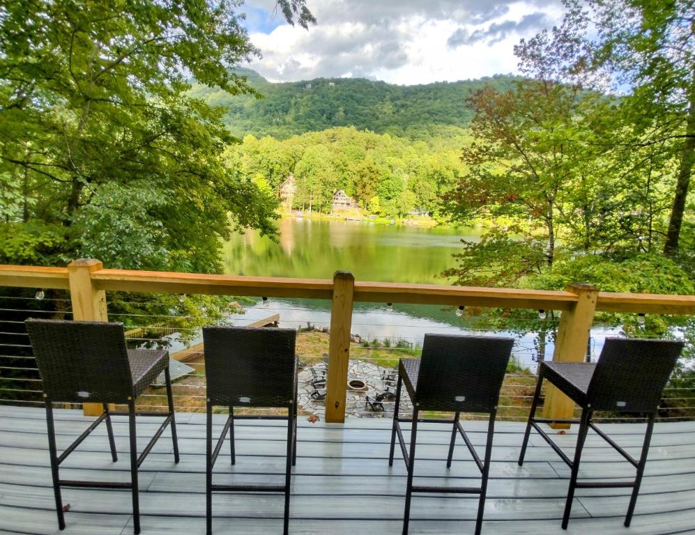 Summerscales Beautiful Newly Built Lake House, Lake Lure (updated