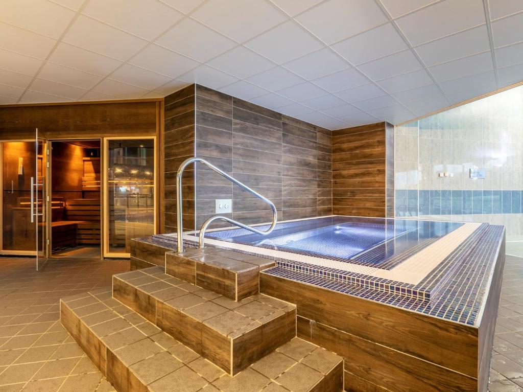 a jacuzzi tub in a room with wooden walls at 2 Bed in St. Mellion 87712 in St Mellion