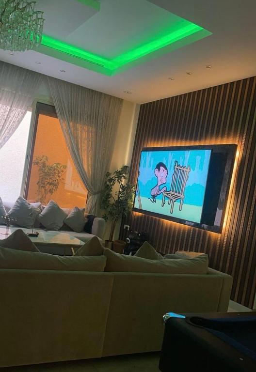 TV a/nebo společenská místnost v ubytování بيت النرجس الخاص