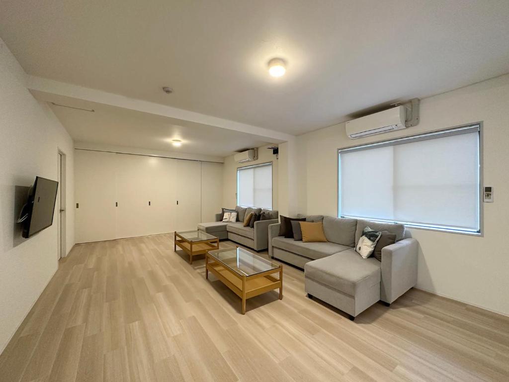 Televisor o centre d'entreteniment de bHOTEL Kaniwasou 201 2BR Apt, Near Itsukushima Shrine, For 12 Ppl