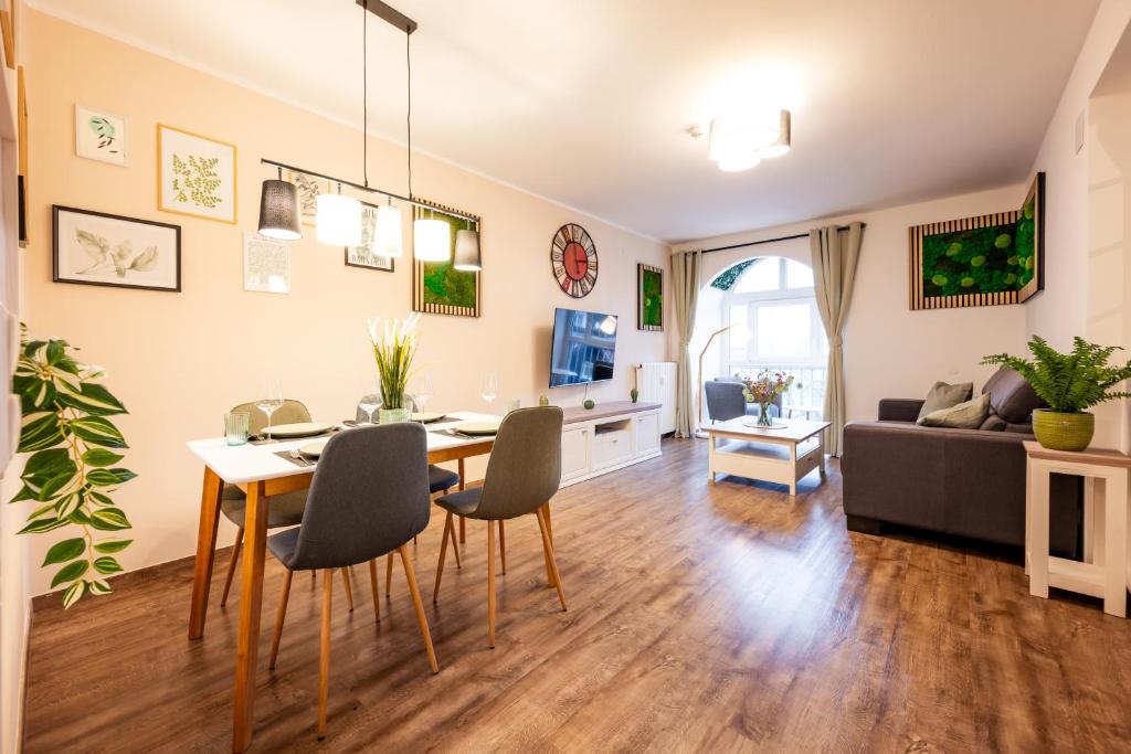 Posedenie v ubytovaní BoRa Apartments