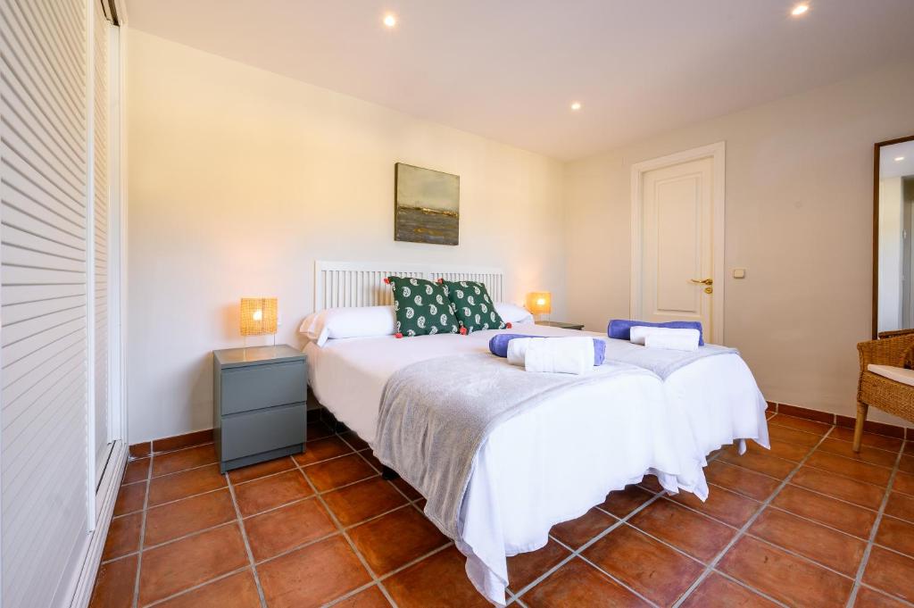 Posteľ alebo postele v izbe v ubytovaní Imperator Sea Views Apartments